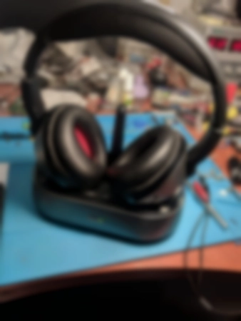 Ремонт портативной колонки Philips серые